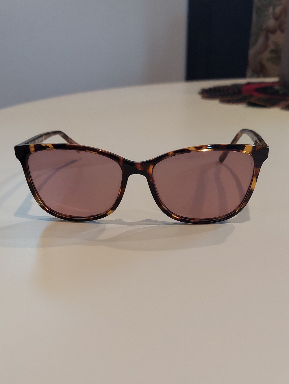 Smart Staples Tortoiseshell Frame Sunglasses with Rose-Tinted Lenses - RX